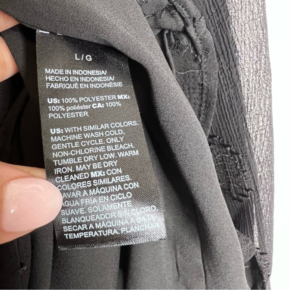 White House Black Market Long Sleeve V-Neck Clip Dot Blouse Size Large - Picture 6 of 10